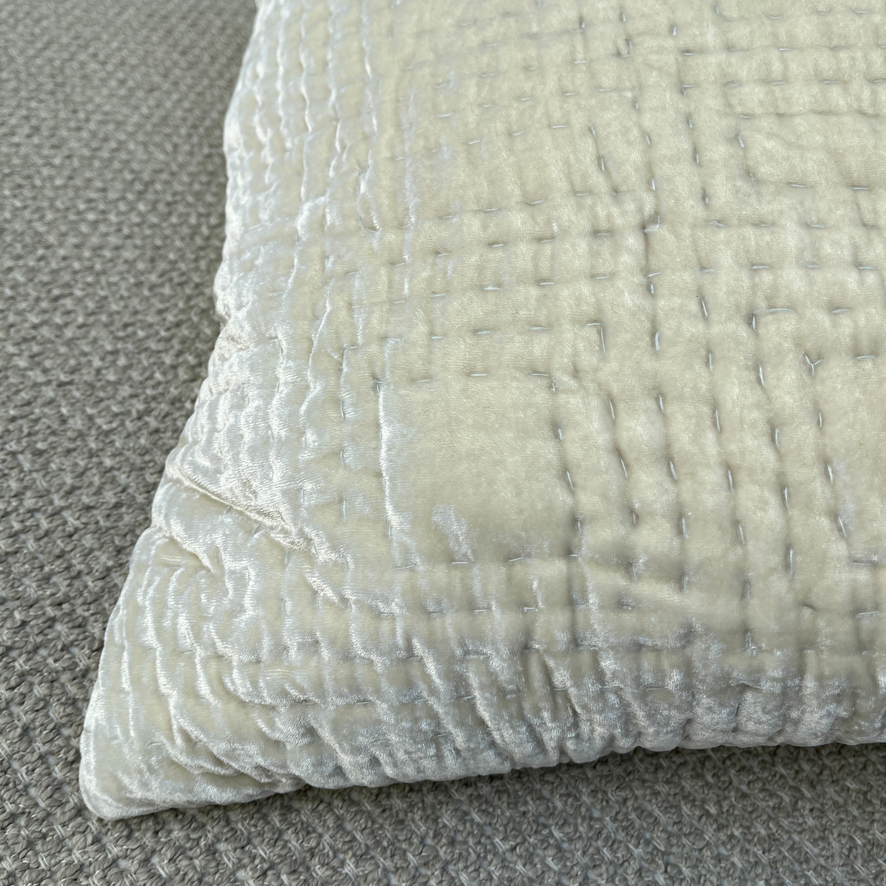 Anke Drechsel kussen Labyrinth Light Blue