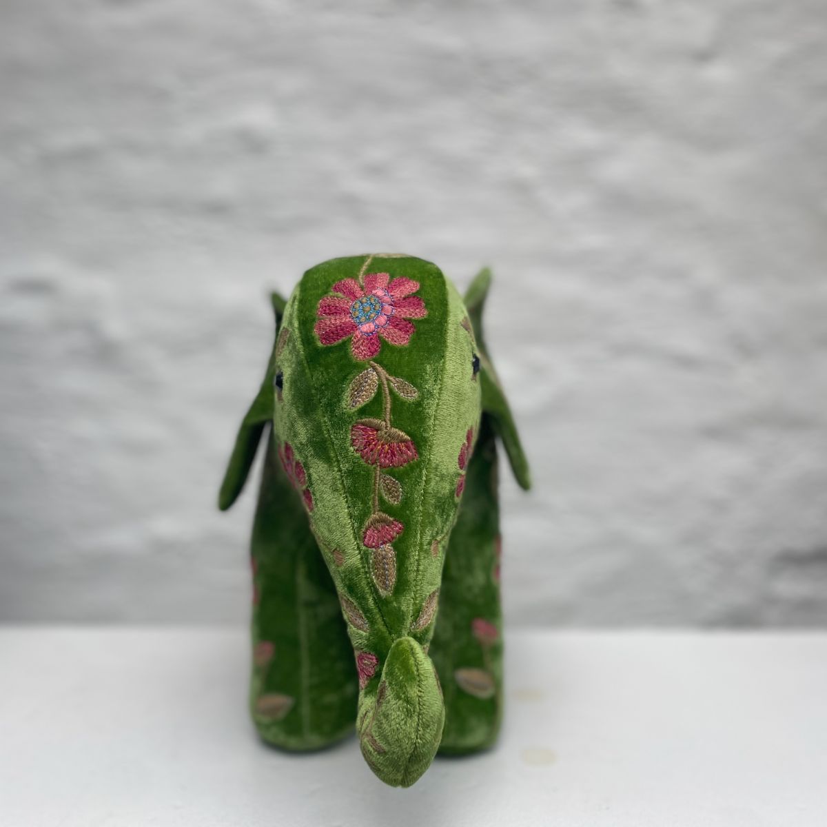 Anke Drechsel Éléphant brodé à la main - Megan Emerald