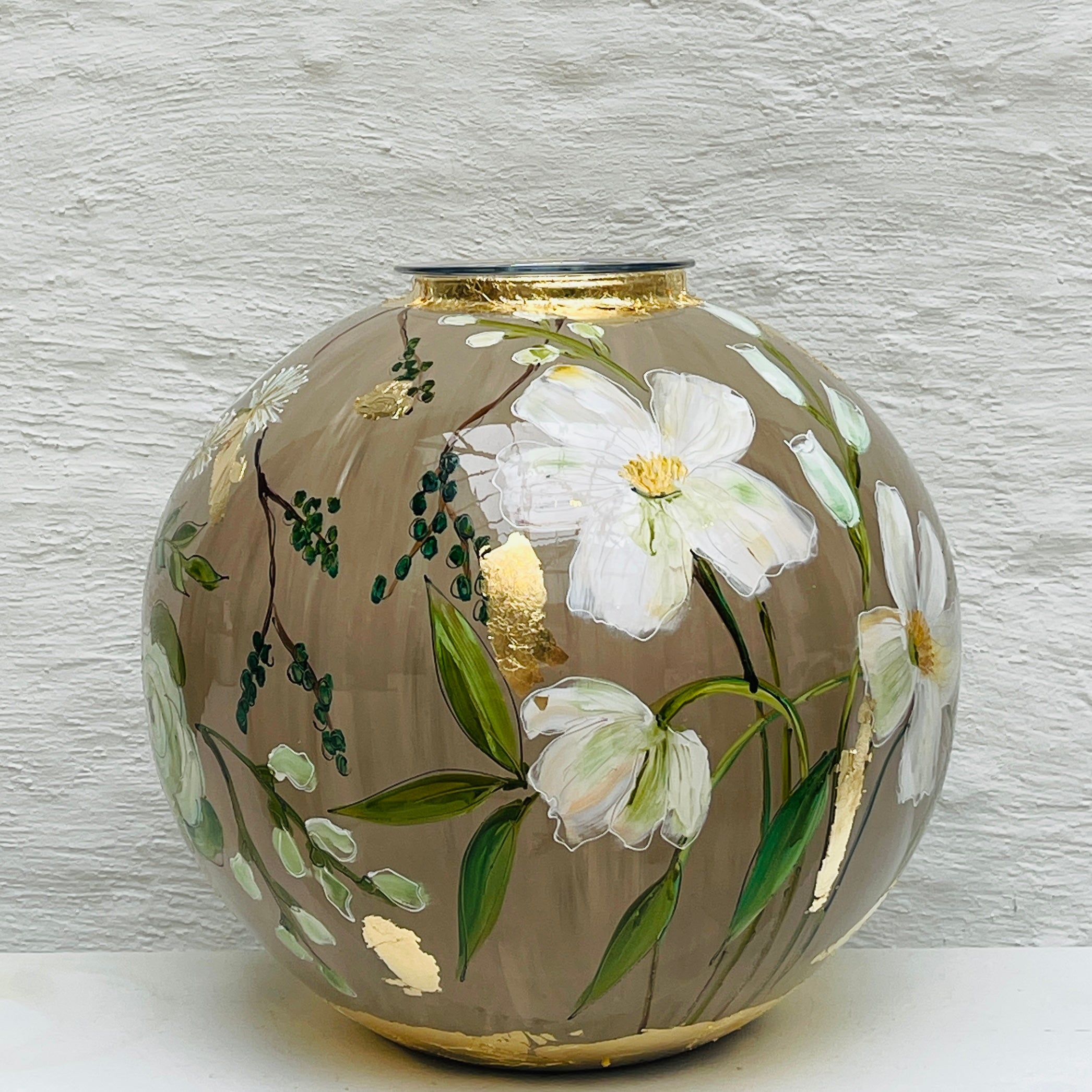 Doortje IJpelaar handgeschilderde glazen vaas LIMITED EDITION "Romantic White" DE BORGHT EXCLUSIVE