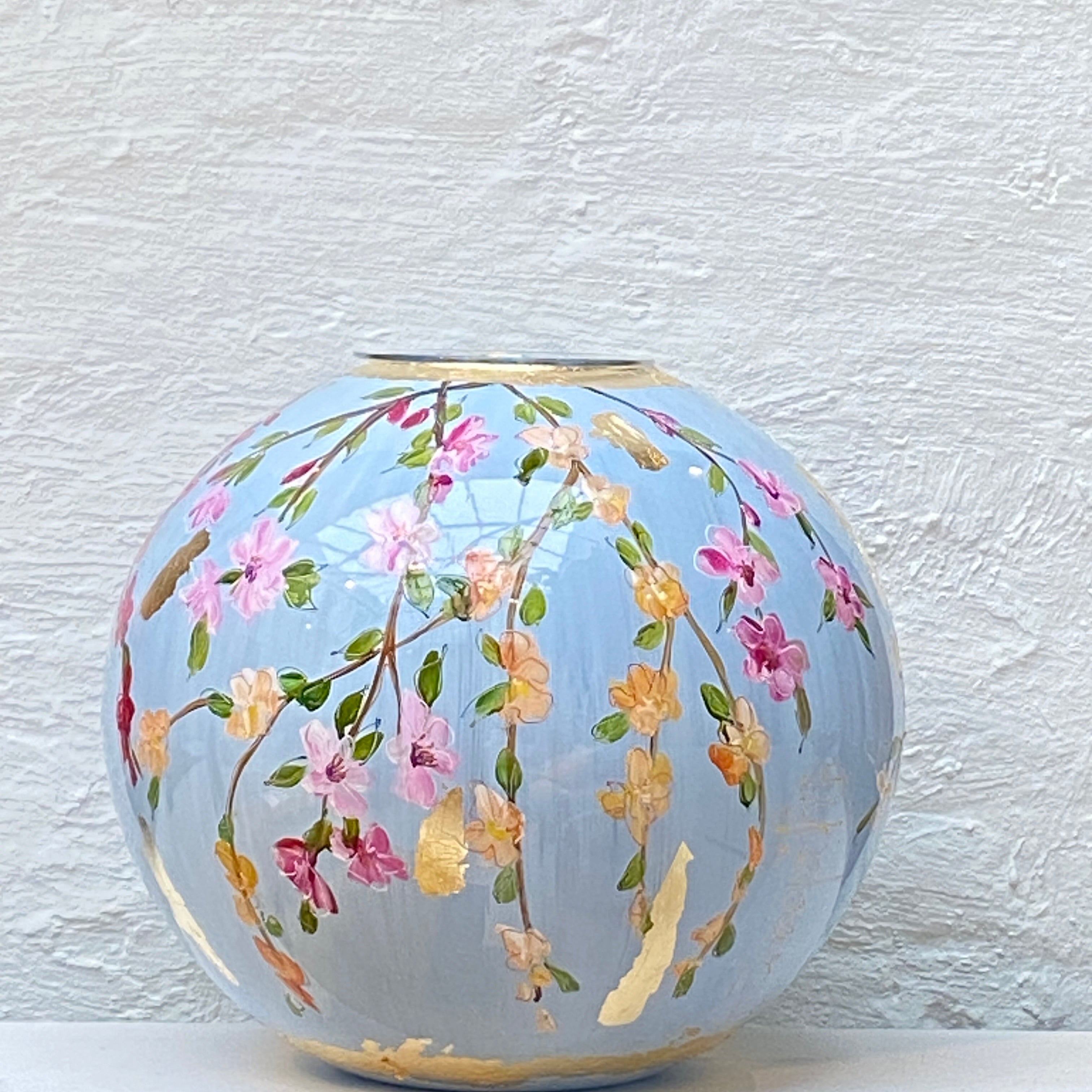 Doortje IJpelaar vase en verre peinte à la main ÉDITION LIMITÉE "Light Blue Blossom" DE BORGHT EXCLUSIVE