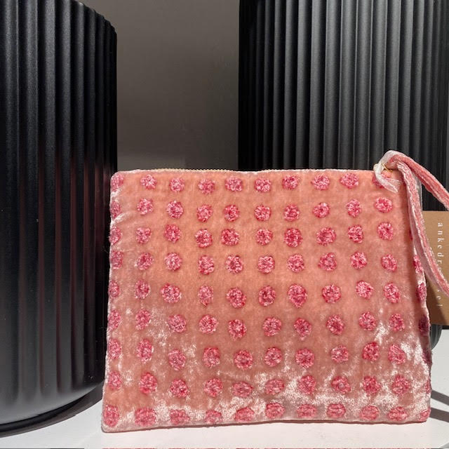 Anke Drechsel handgeborduurde Zip Pochette - Dotty old rose