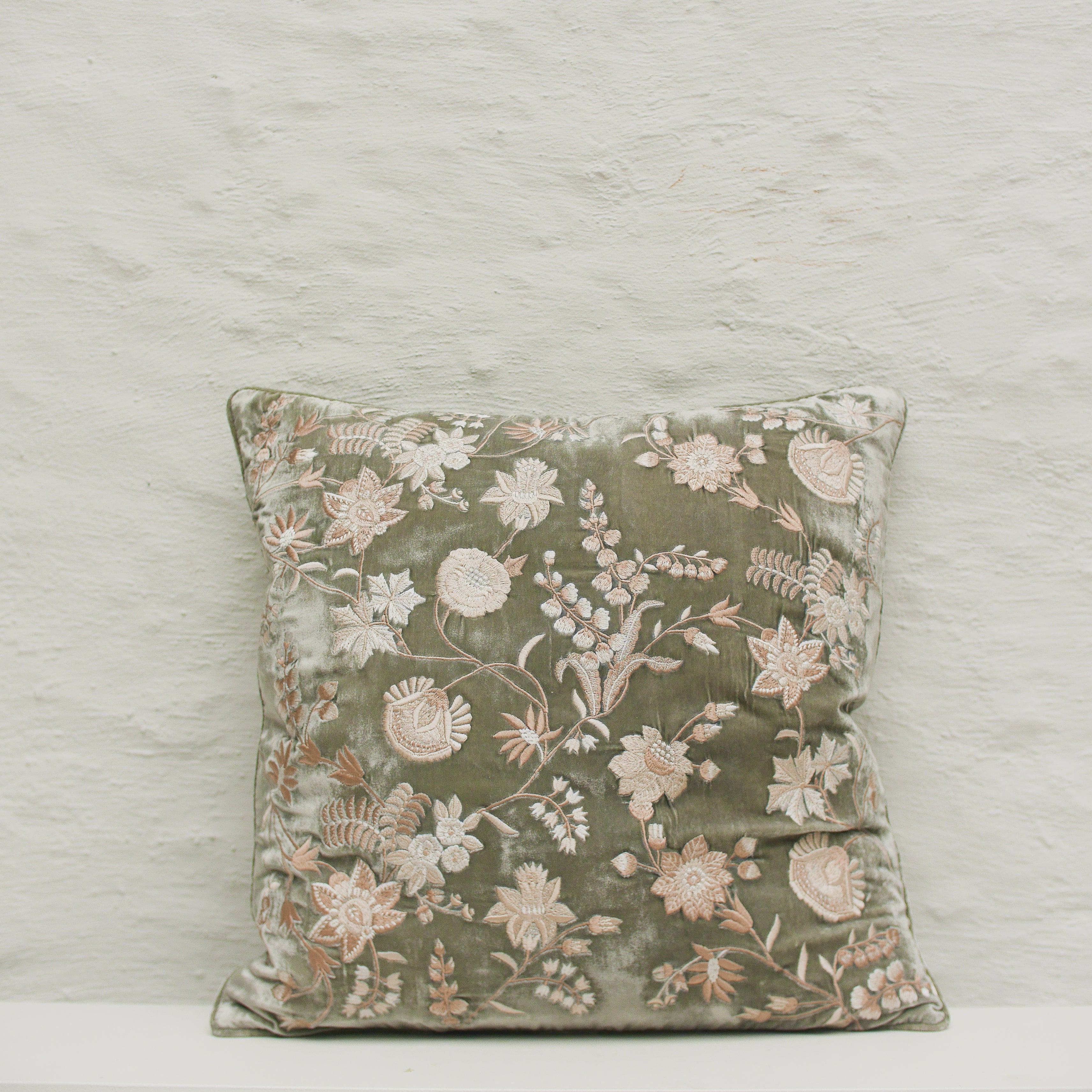 Anke Drechsel coussins MME Bovary Powder Blue