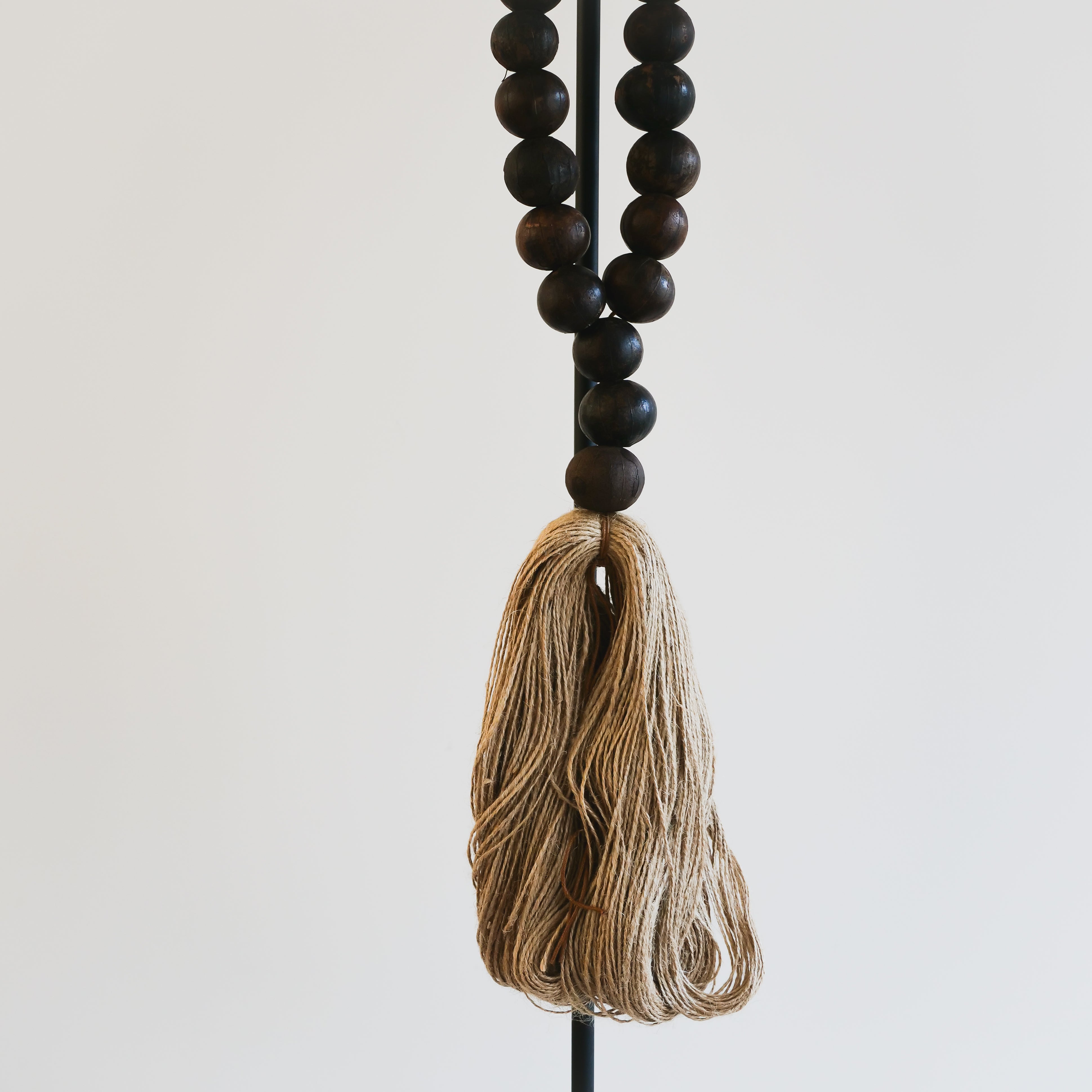 Studio Julia Atlas - Zimbabwe Fumé, Cloche d'Église en Bronze & Pompon en Papier