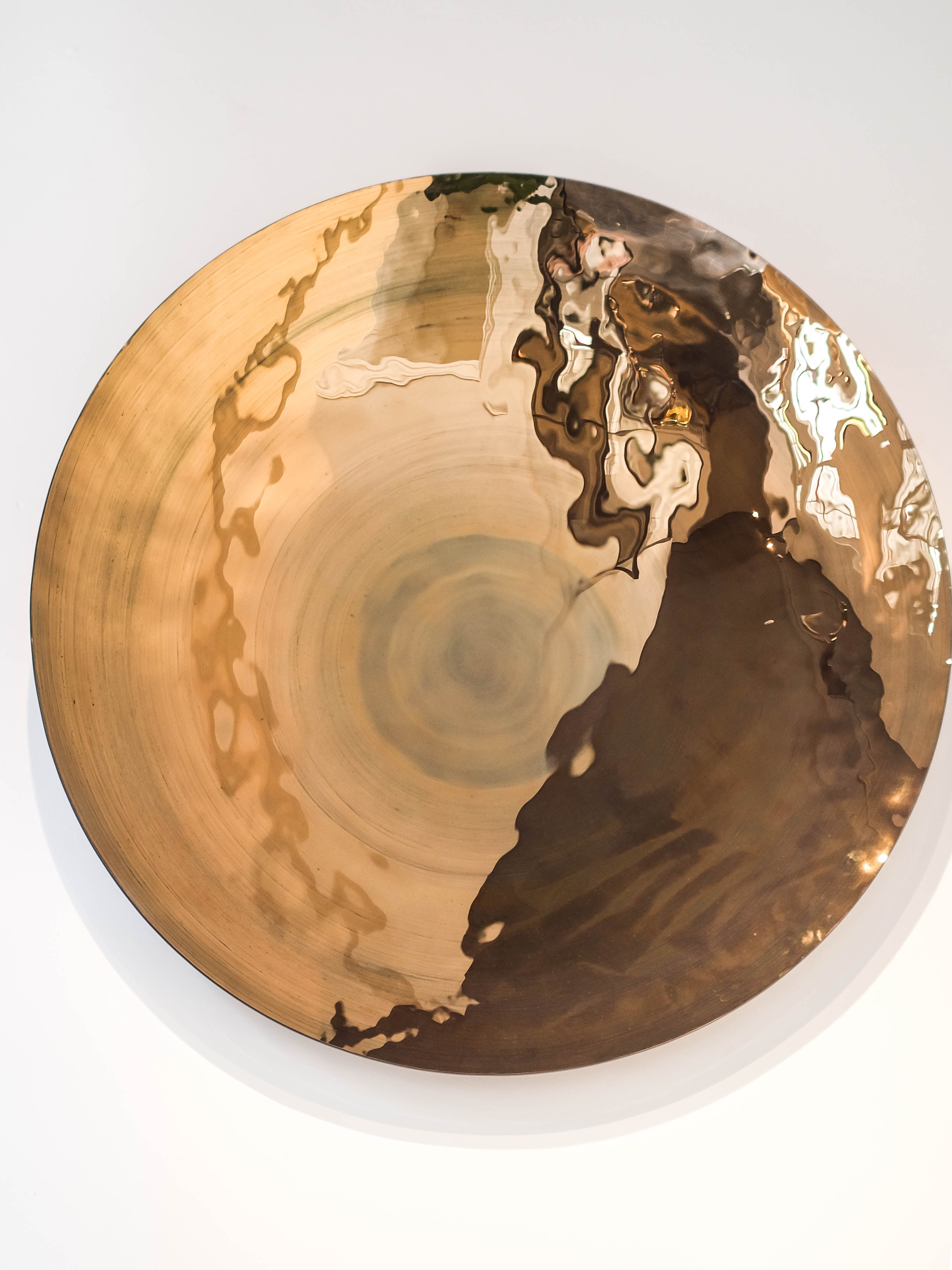 Prato De Parede Concavo Bronze - Regina Medeiros