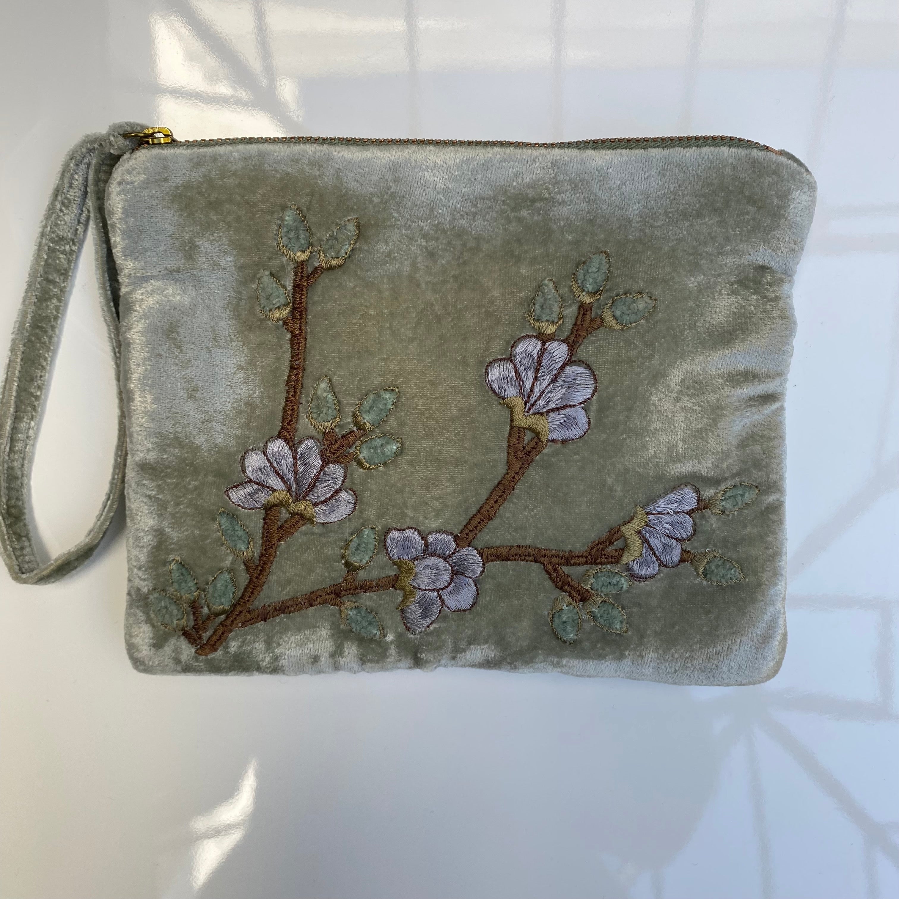 Anke Drechsel Pochette zippée brodée main