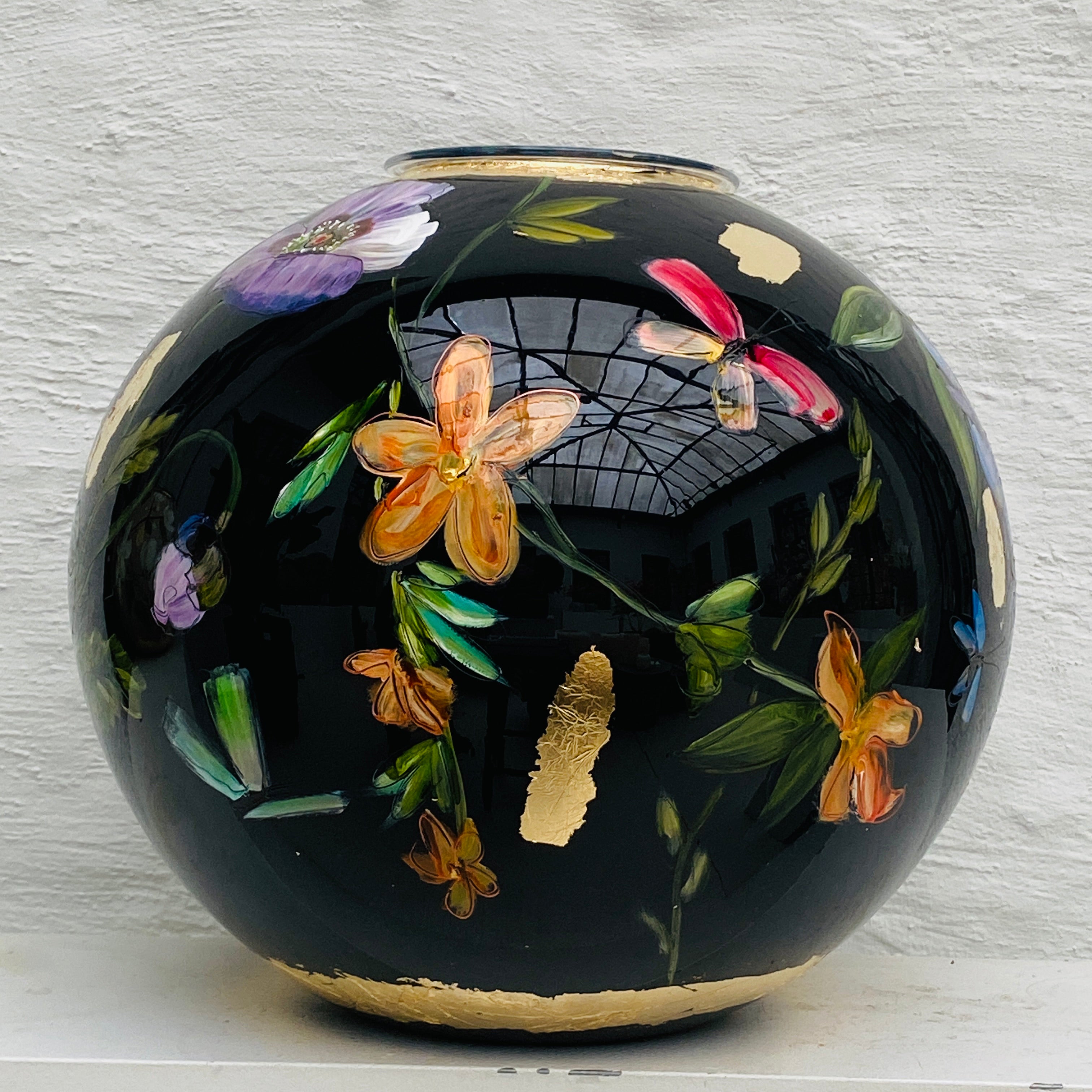 Doortje IJpelaar handgeschilderde glazen vaas LIMITED EDITION "Black Summer '25" DE BORGHT EXCLUSIVE