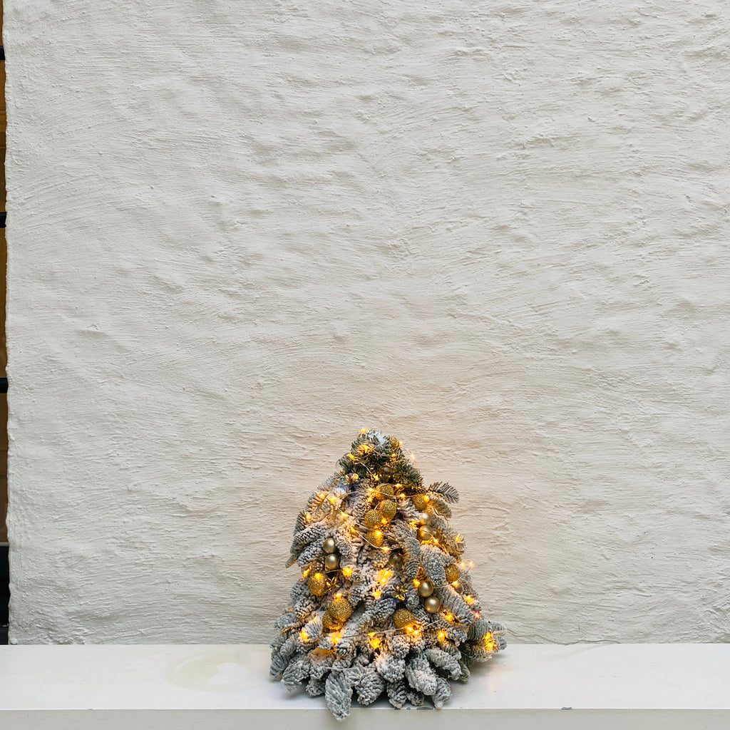 Handgedecoreerd Nobilis Kerstboompje goud - 30cm