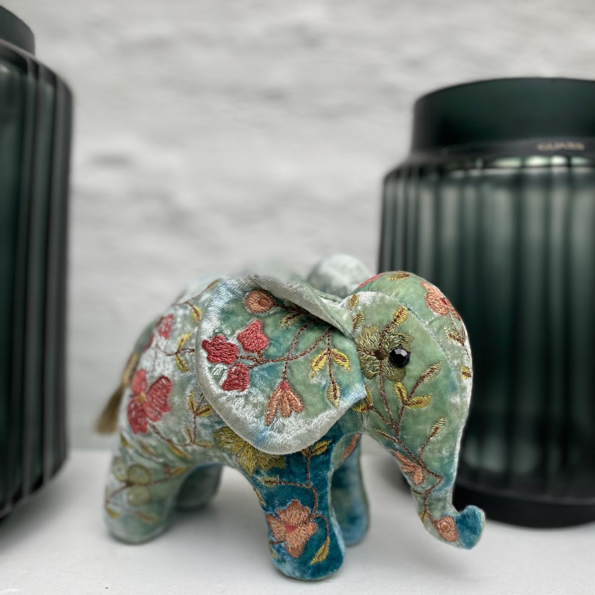Anke Drechsel Mini Éléphant brodé main - Abby Shaded Lagoon