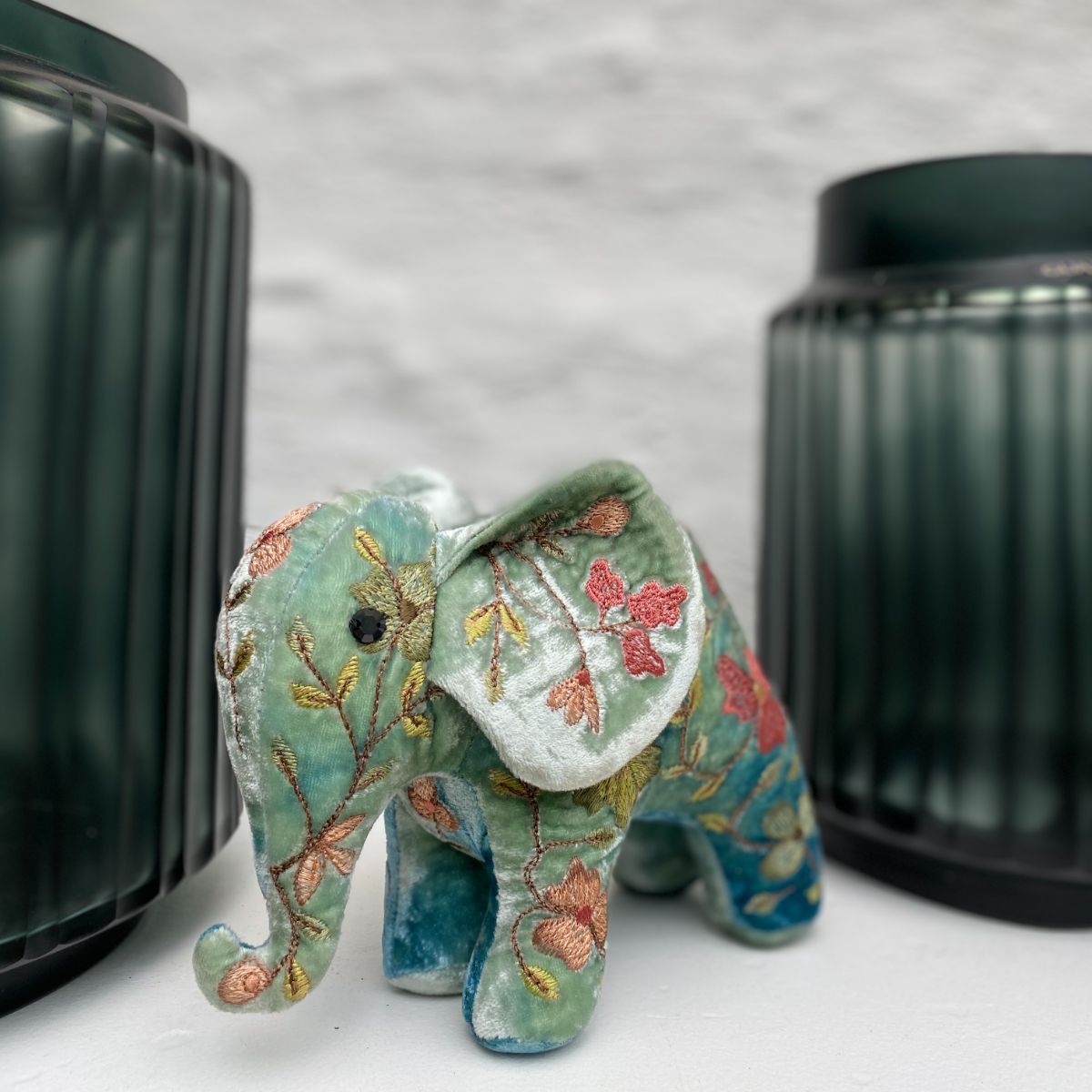 Anke Drechsel Mini Éléphant brodé main - Abby Shaded Lagoon