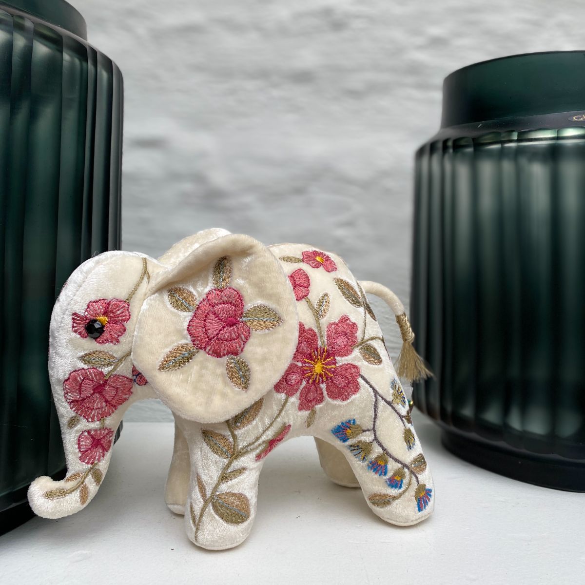 Anke Drechsel handgeborduurde Mini Olifant - Megan Ivory