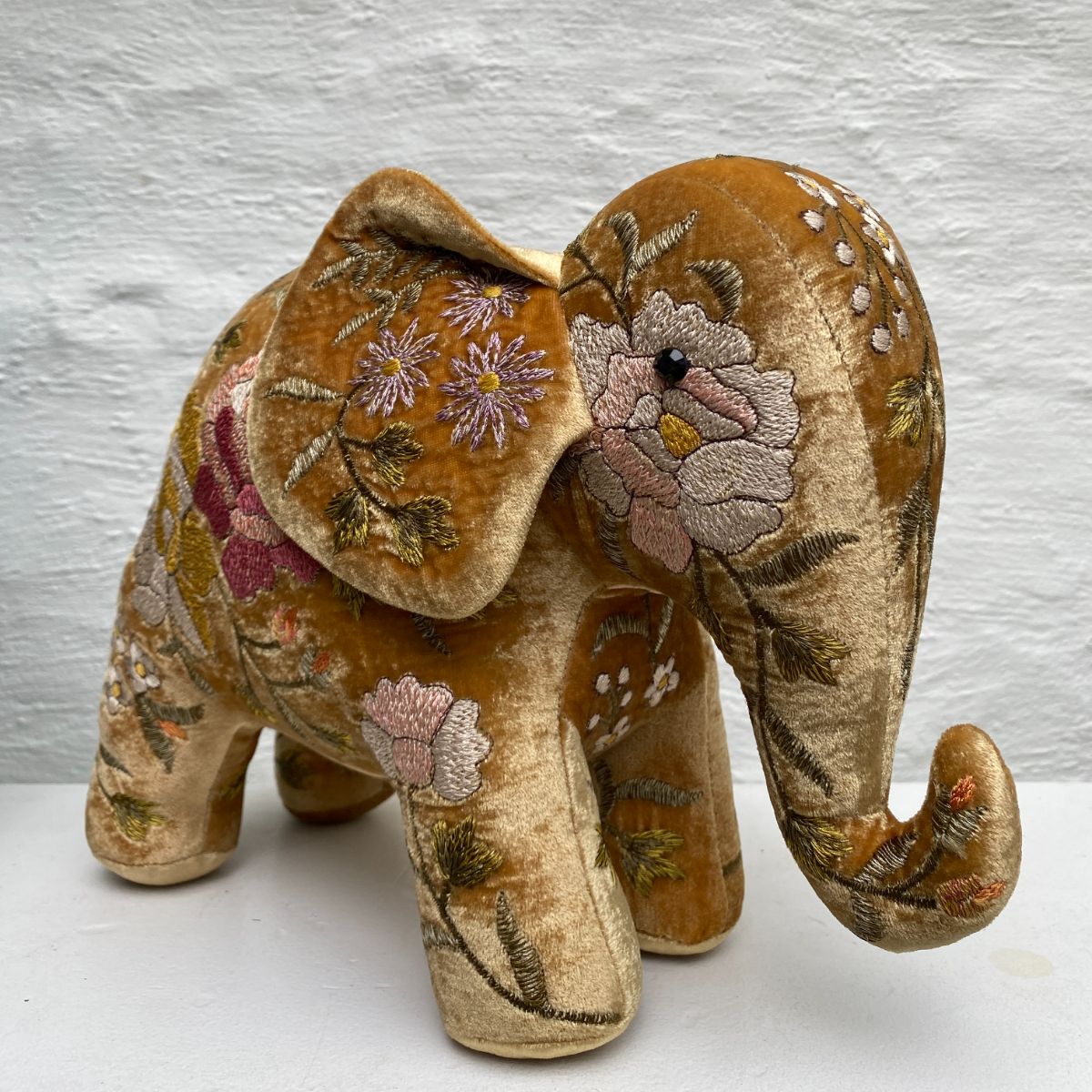 Anke Drechsel Éléphant brodé à la main - Sophie Oro