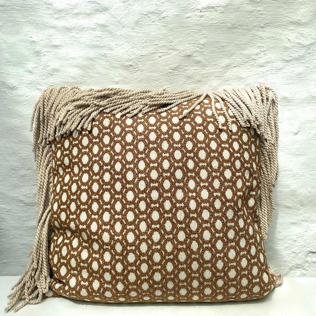 Omar kussen Odile met fringes Almond 65x65 - Outdoor