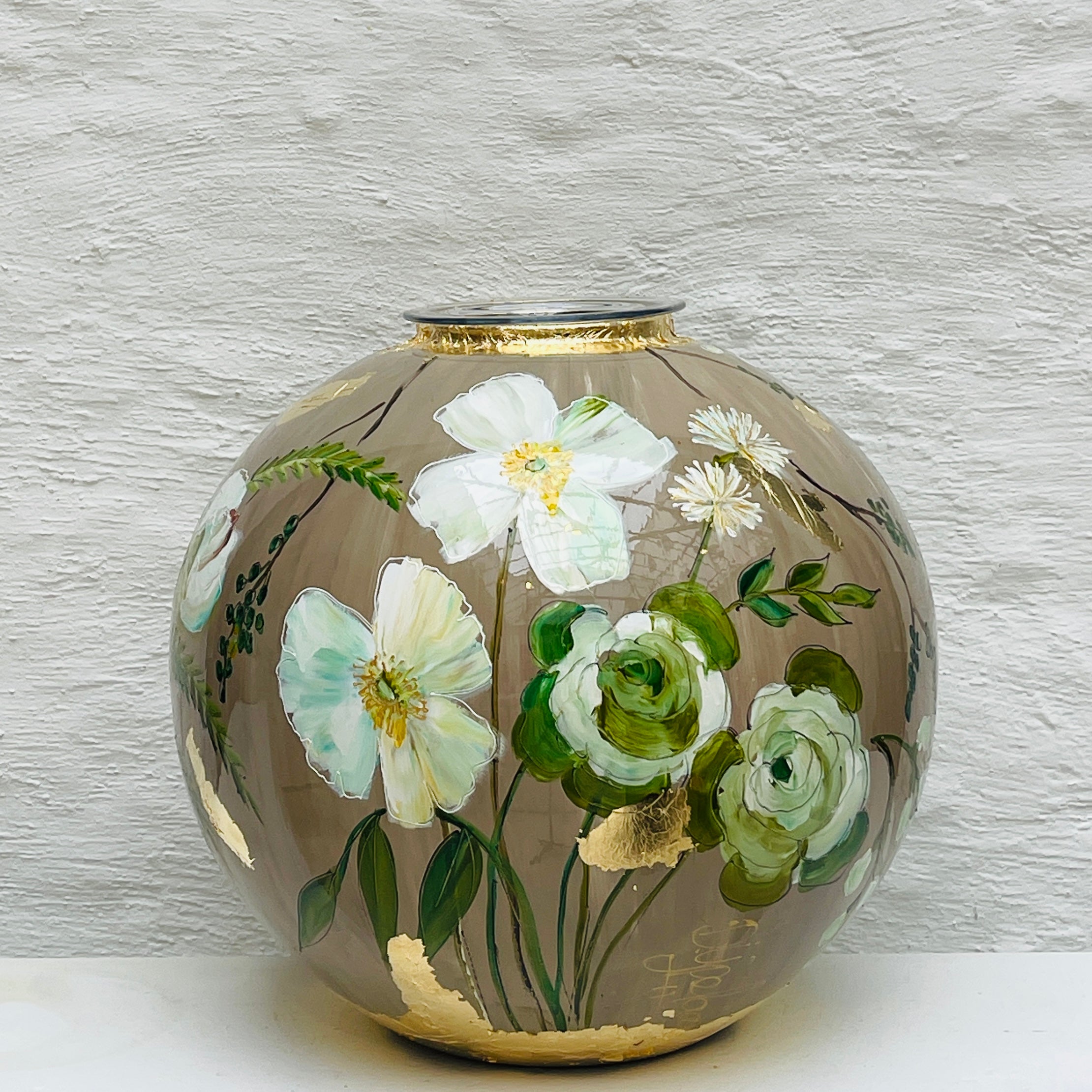 Doortje IJpelaar handgeschilderde glazen vaas LIMITED EDITION "Romantic White" DE BORGHT EXCLUSIVE
