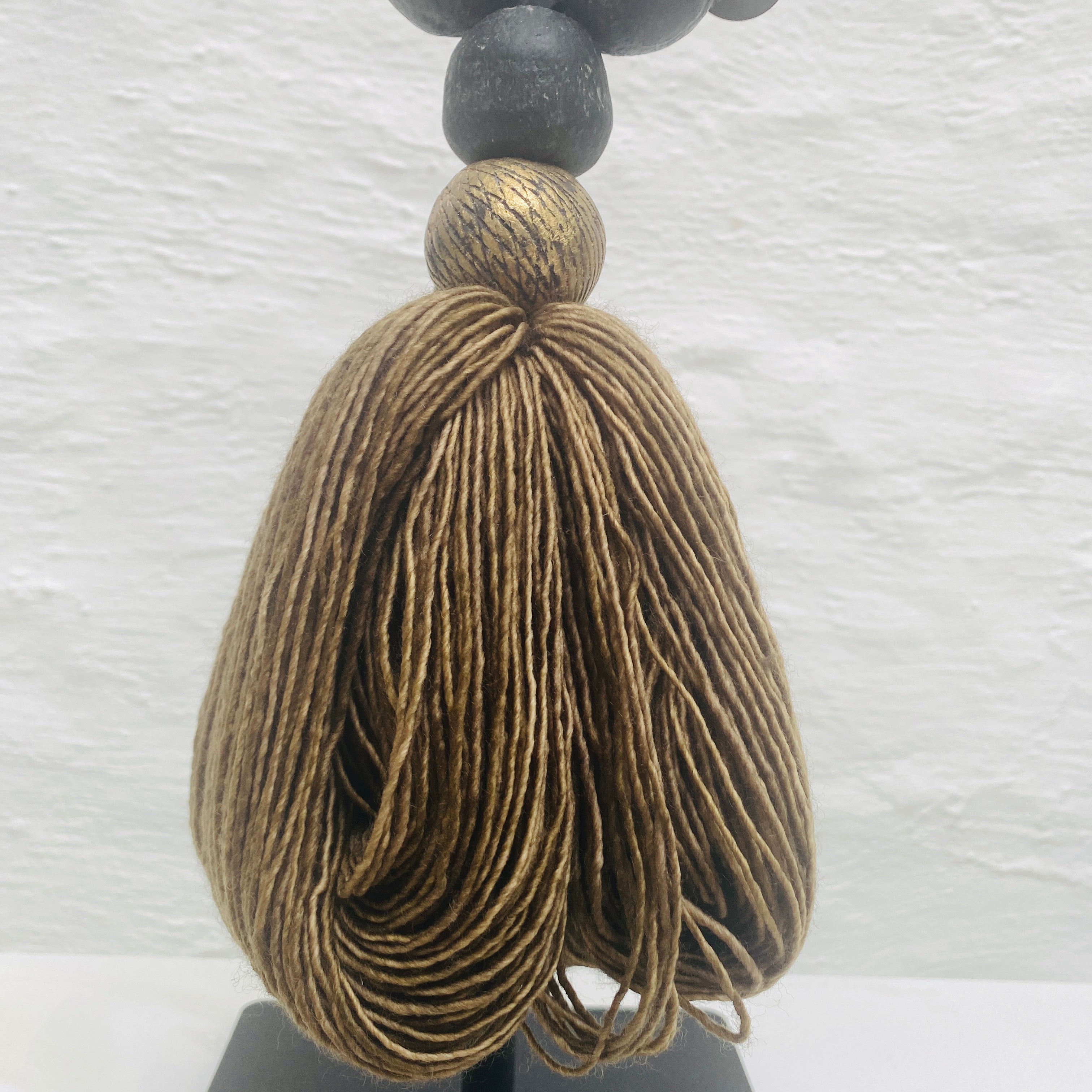 Studio Julia Atlas - verre recyclé Ghana, bronze, pompon en laine Mérinos