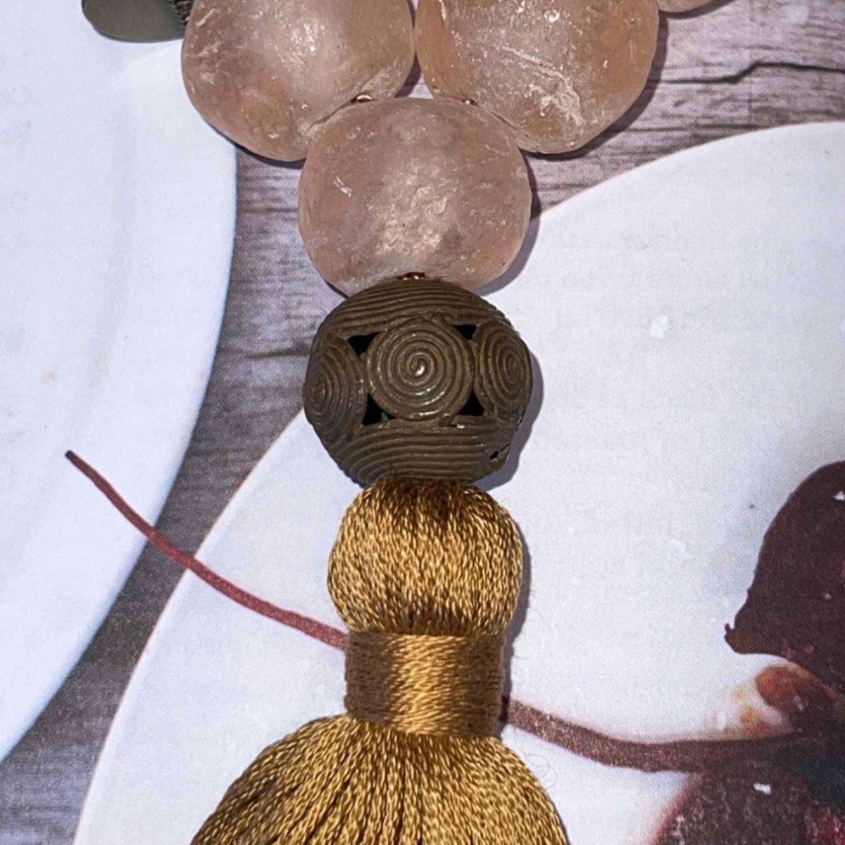 Studio Julia Atlas - Pink recycled glass Ghana, bronze, cotton tassel - mini