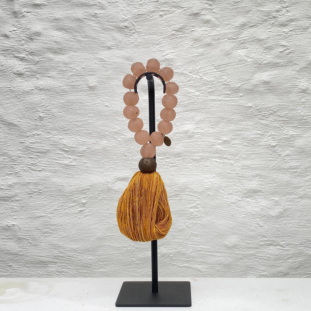 Studio Julia Atlas - Pink glass Ghana, bronze, merino wool tassel