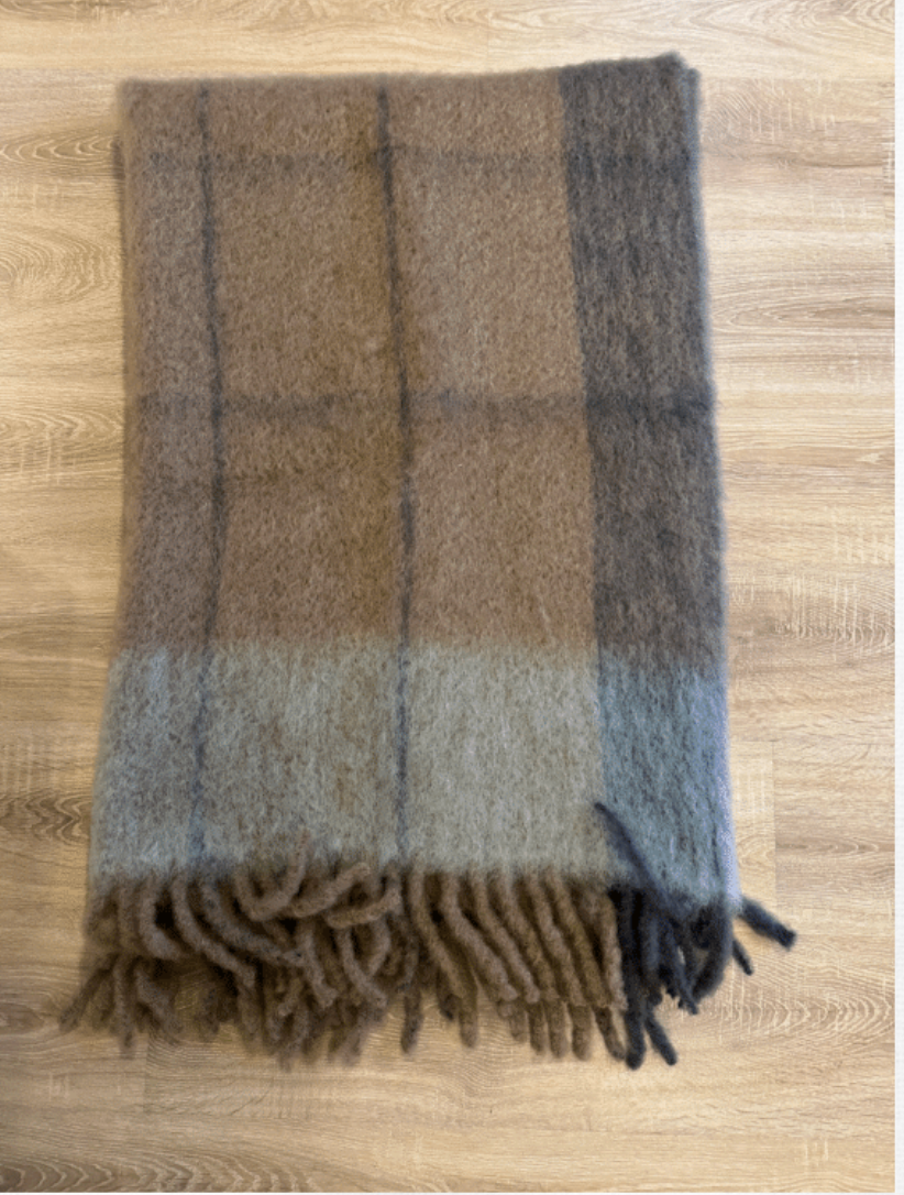 Plaid Ezcaray Twist Frame Throw (TW-6)