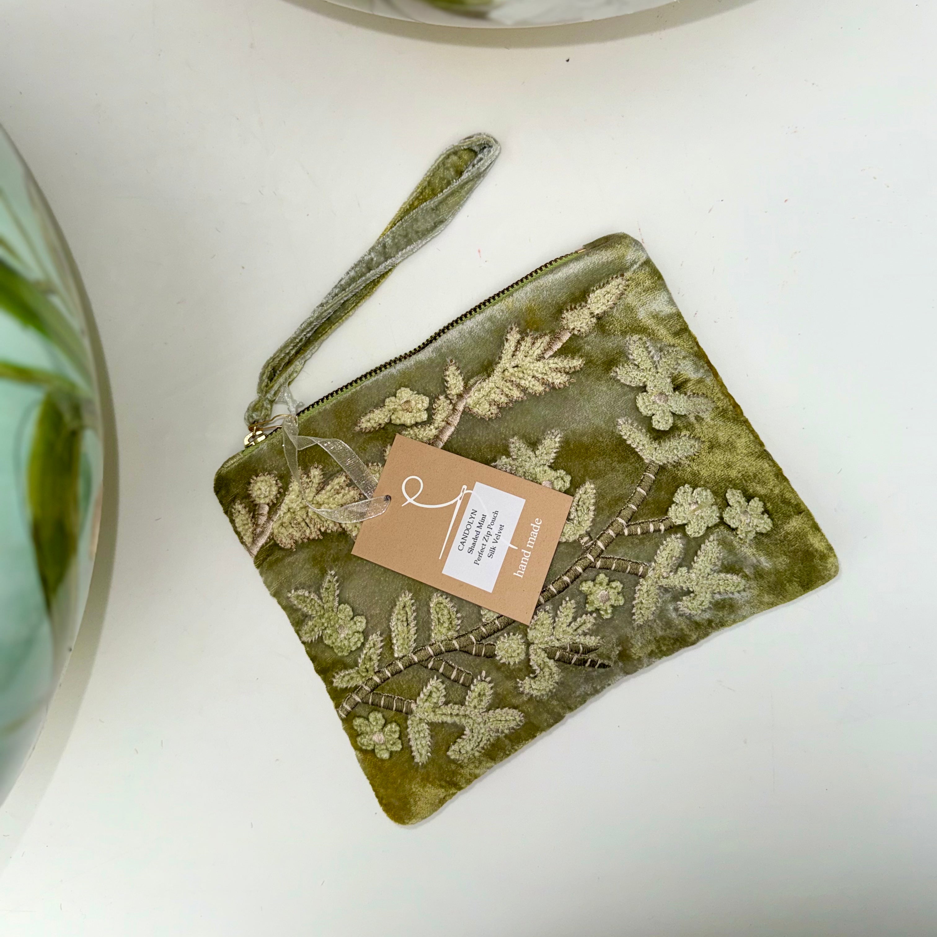 Anke Drechsel handgeborduurde Zip Pochette - Shaded mint