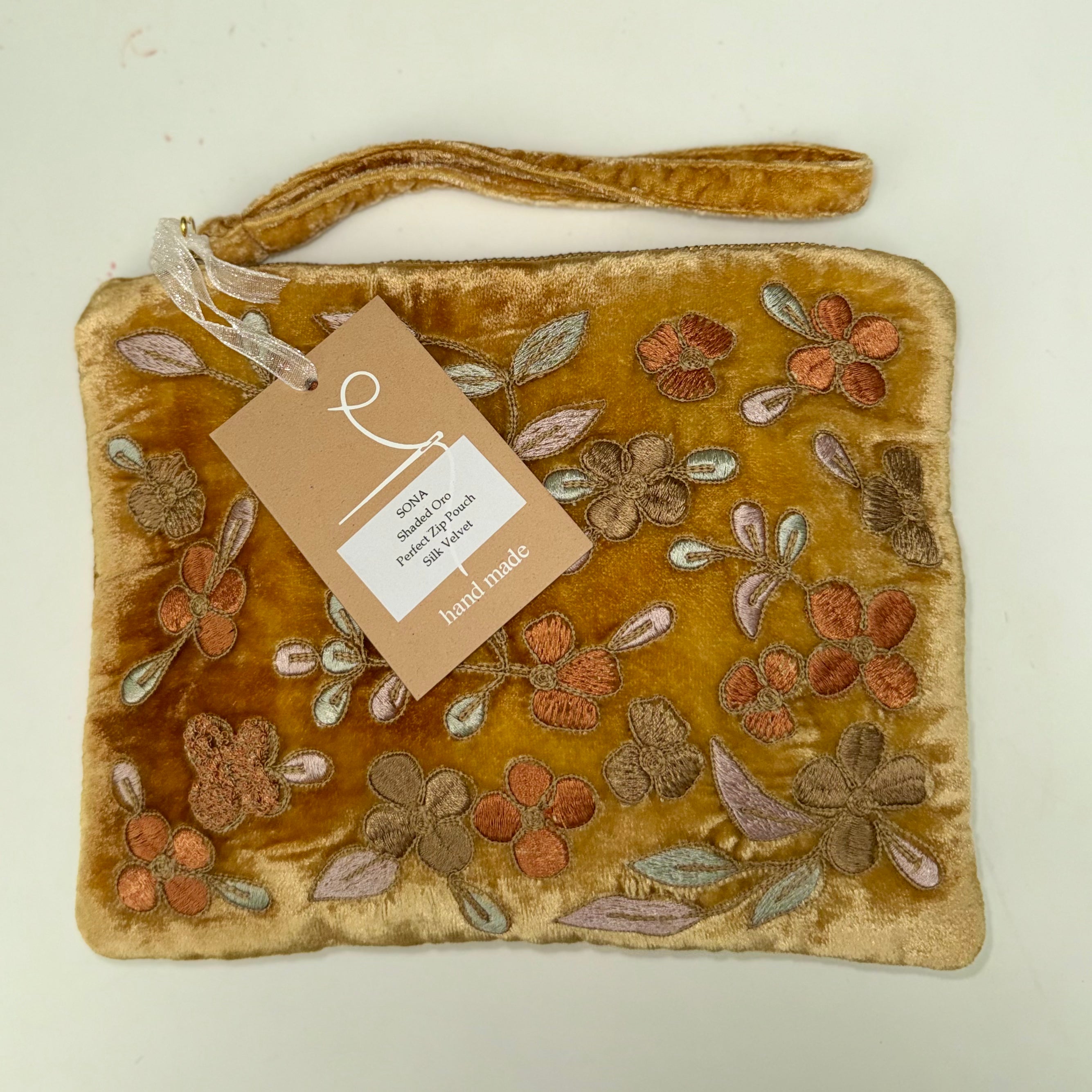 Pochette Anke Drechsel brodée à la main - Sona shaded