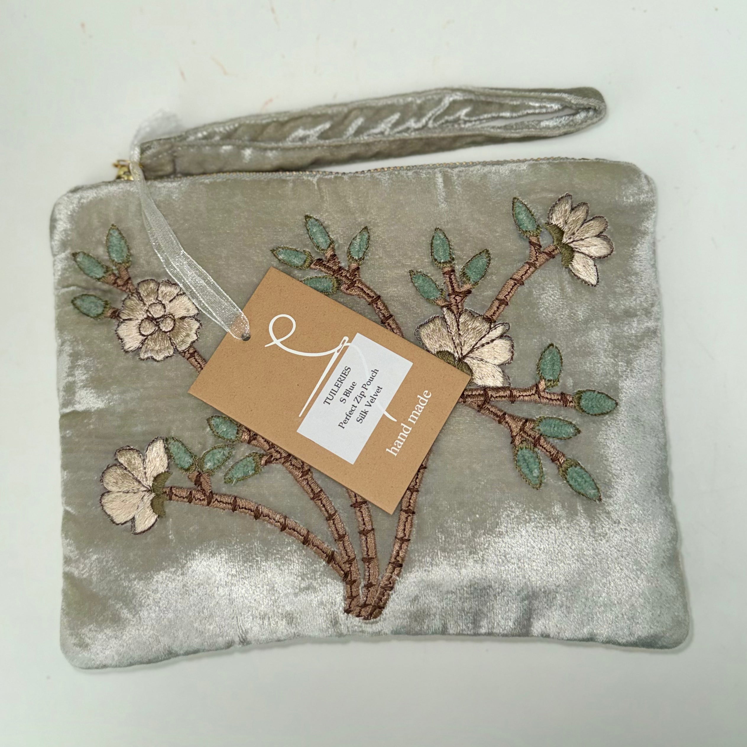 Anke Drechsel handgeborduurde Zip Pochette - Tuileries S.