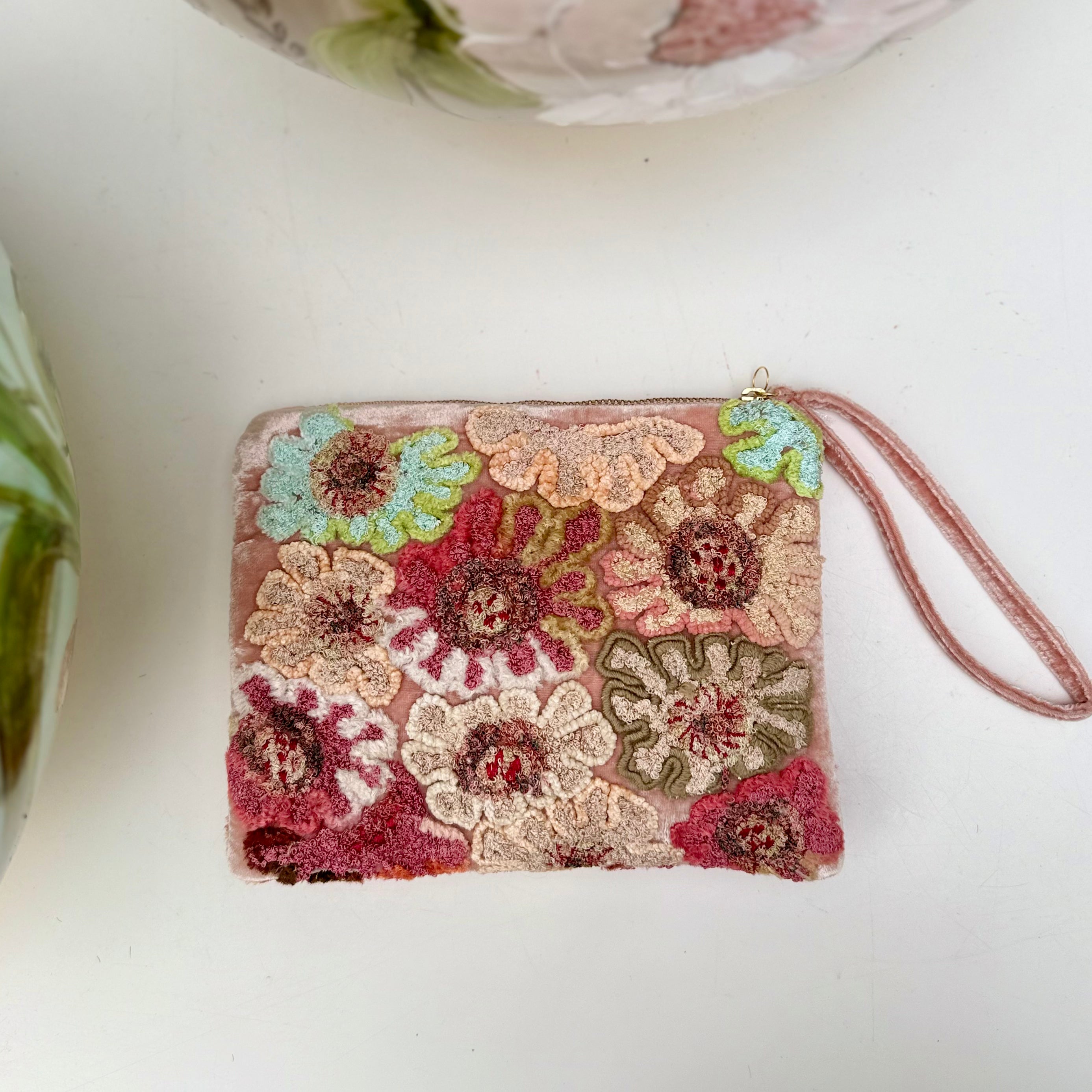 Anke Drechsel handgeborduurde Zip Pochette - Anouk old rose
