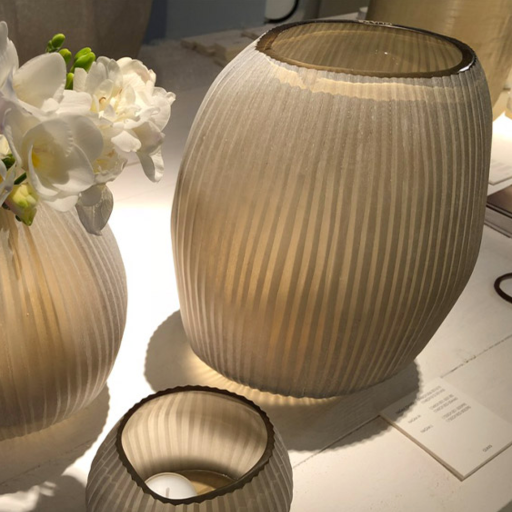 Vase Nagaa gris fumé GUAXS