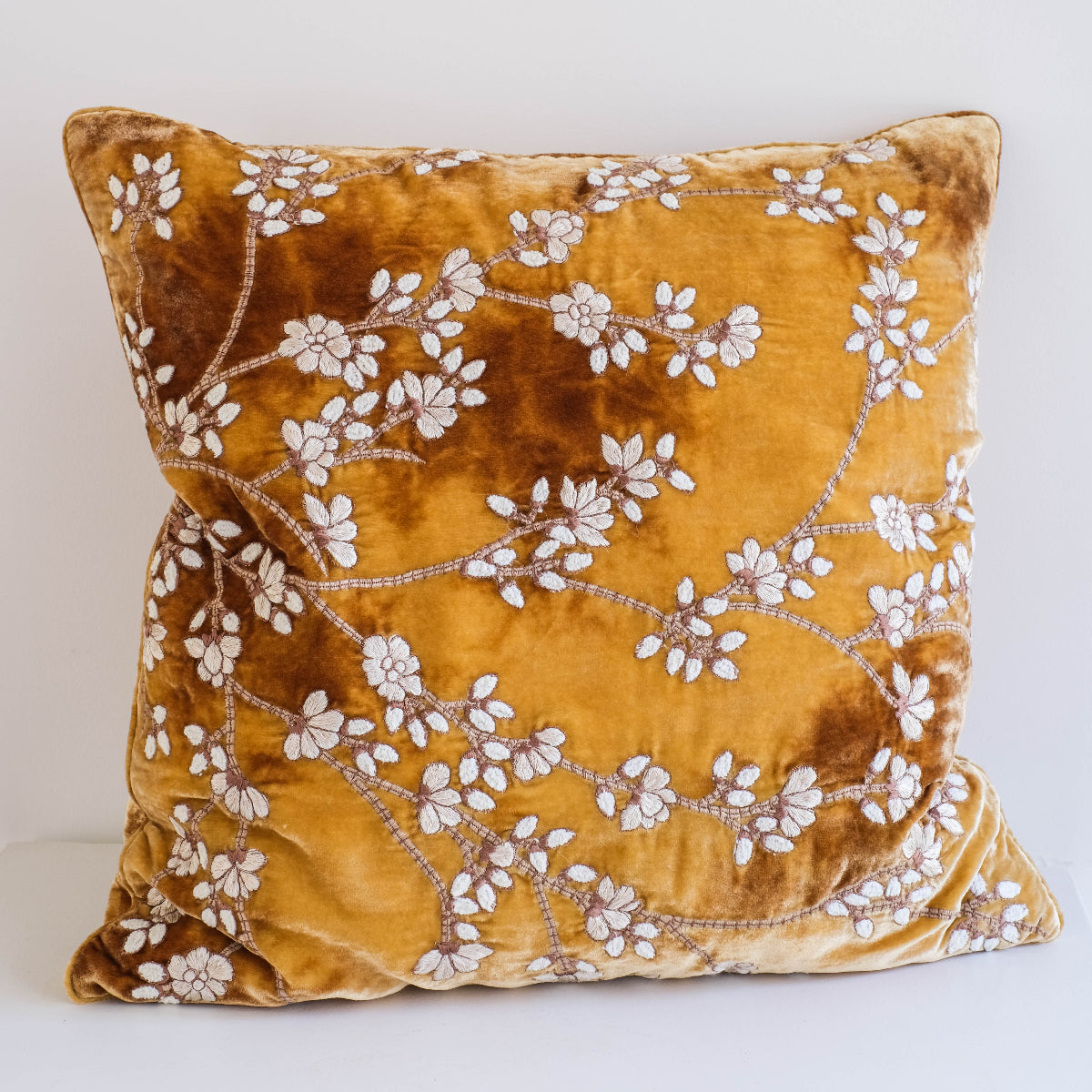 Anke Drechsel kussen Tuileries Shaded Oro