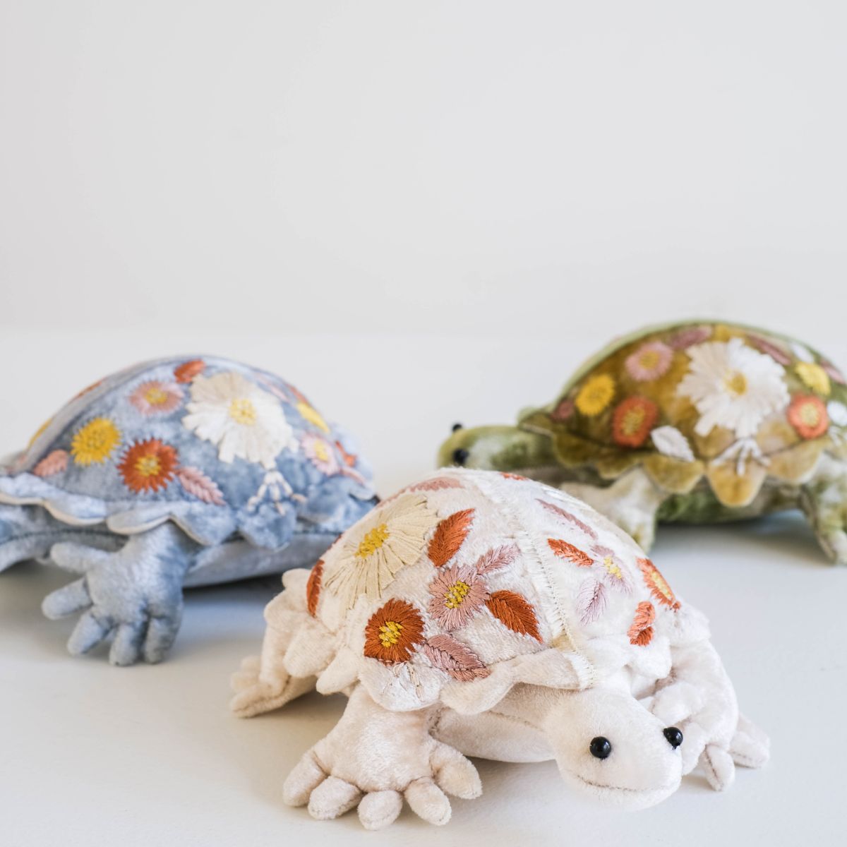 Anke Drechsel tortue brodée main - Czarina Cashmere