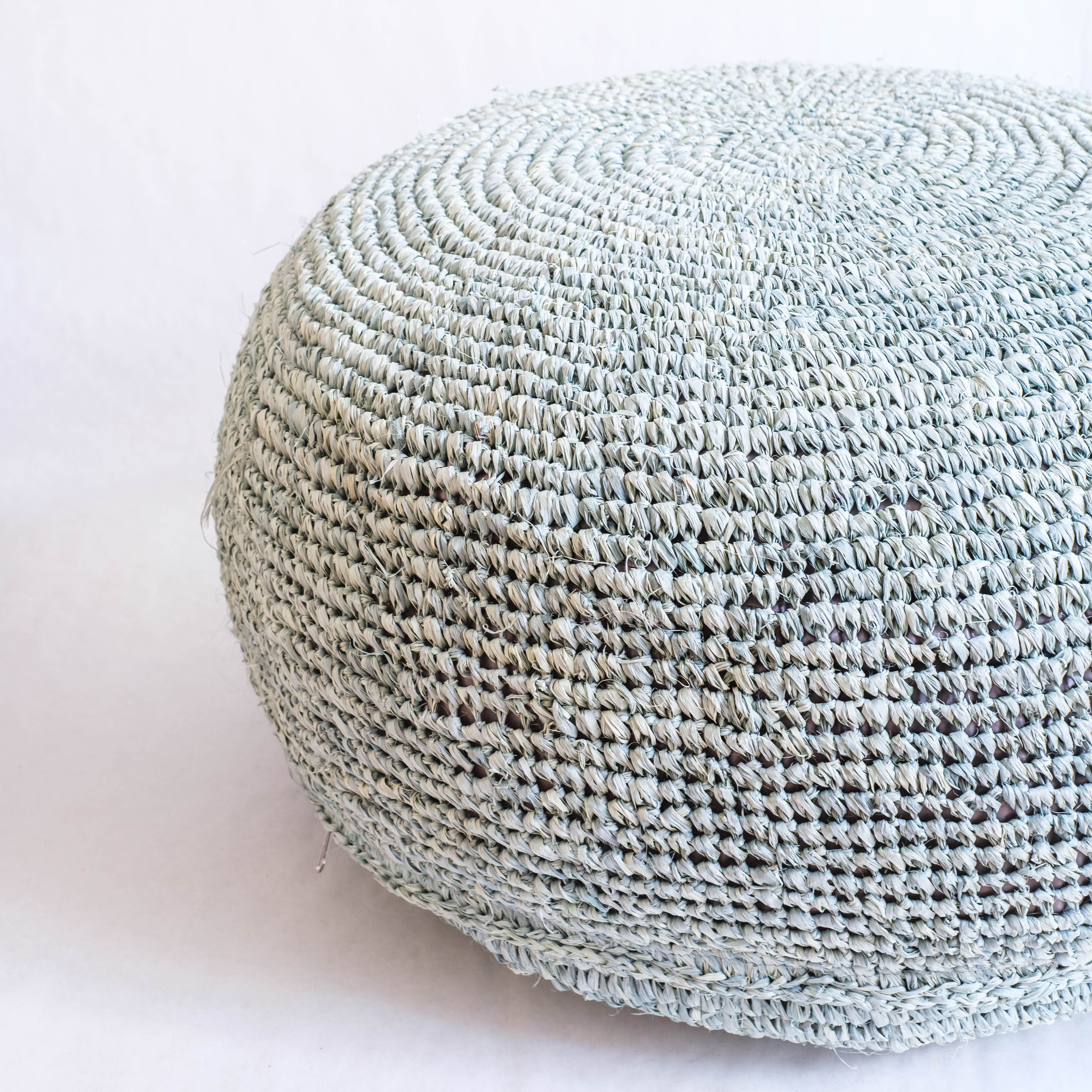 Pouf de rangement Breit en jonc de mer tressé
