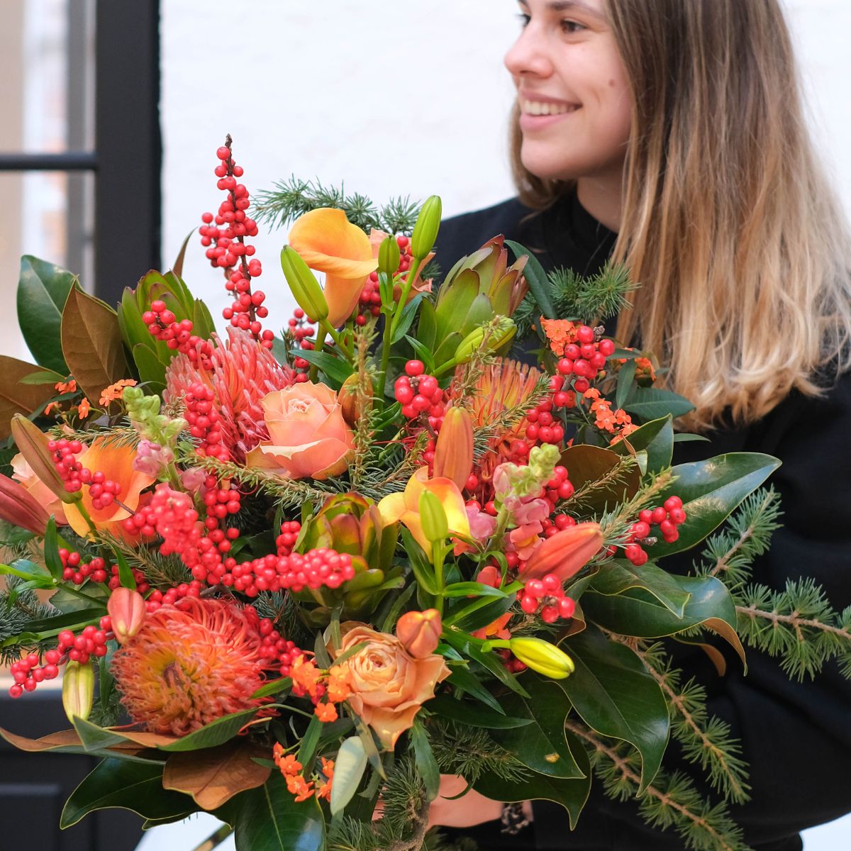 Seizoensboeket met vaas