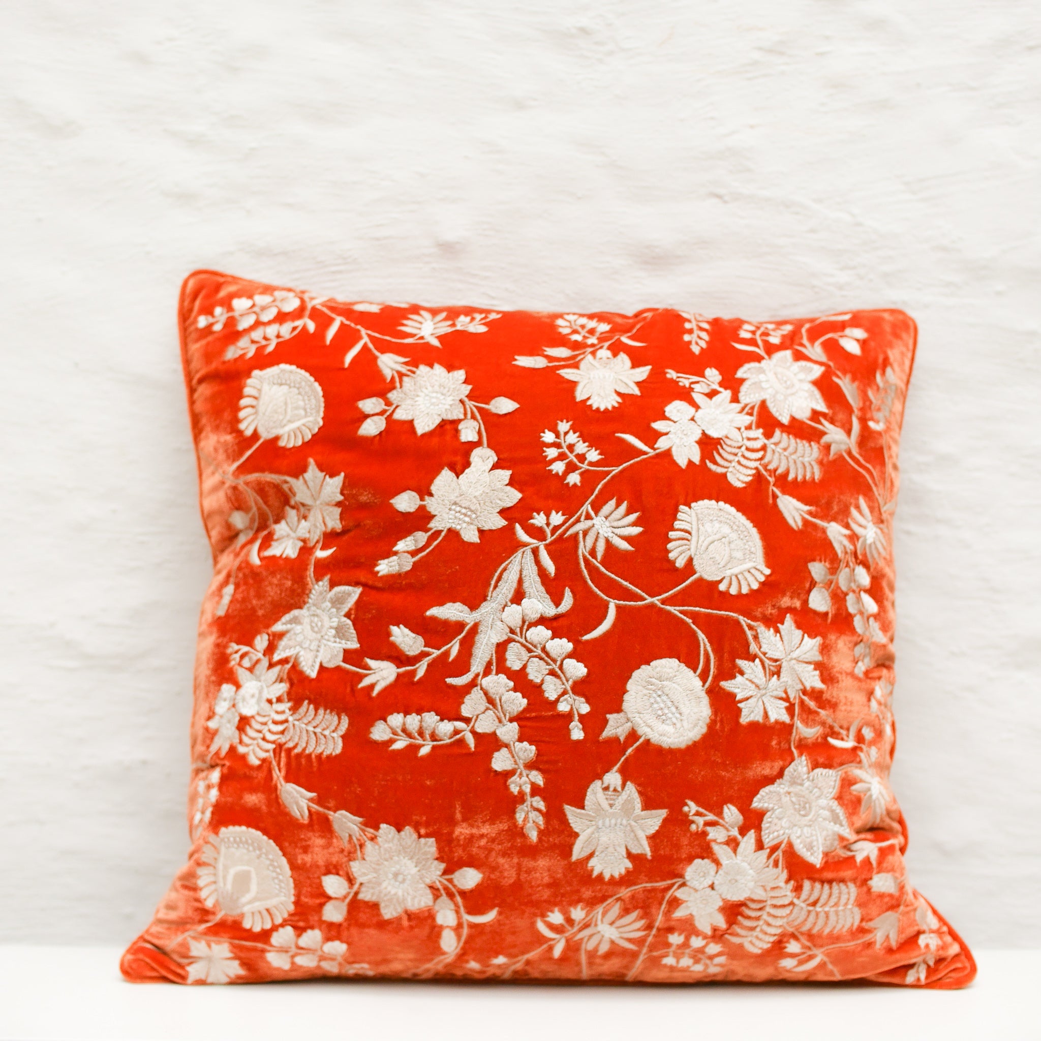 Coussin Anke Drechsel Mme Bovary Tangerine