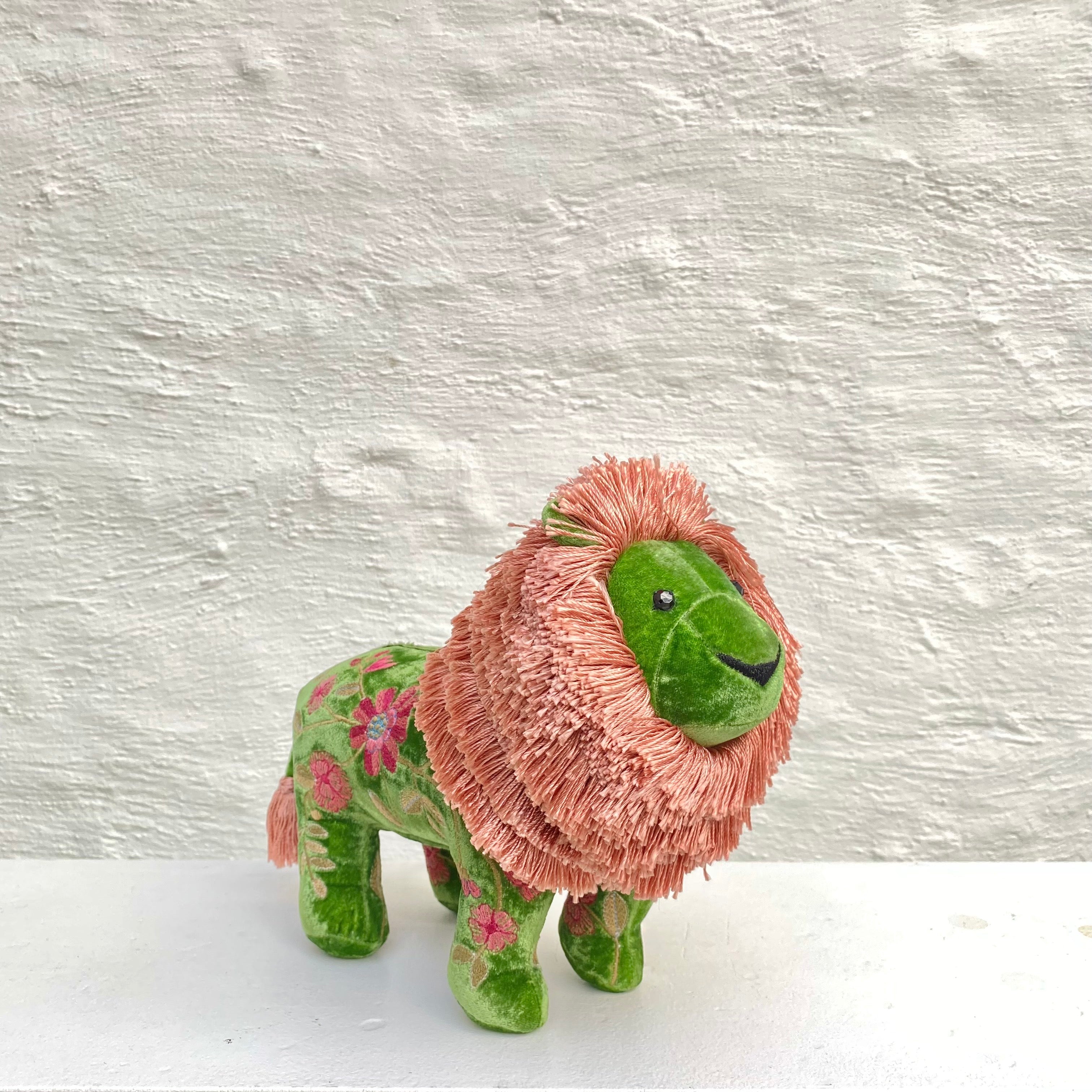 Anke Drechsel lion brodé à la main - Megan Emerald