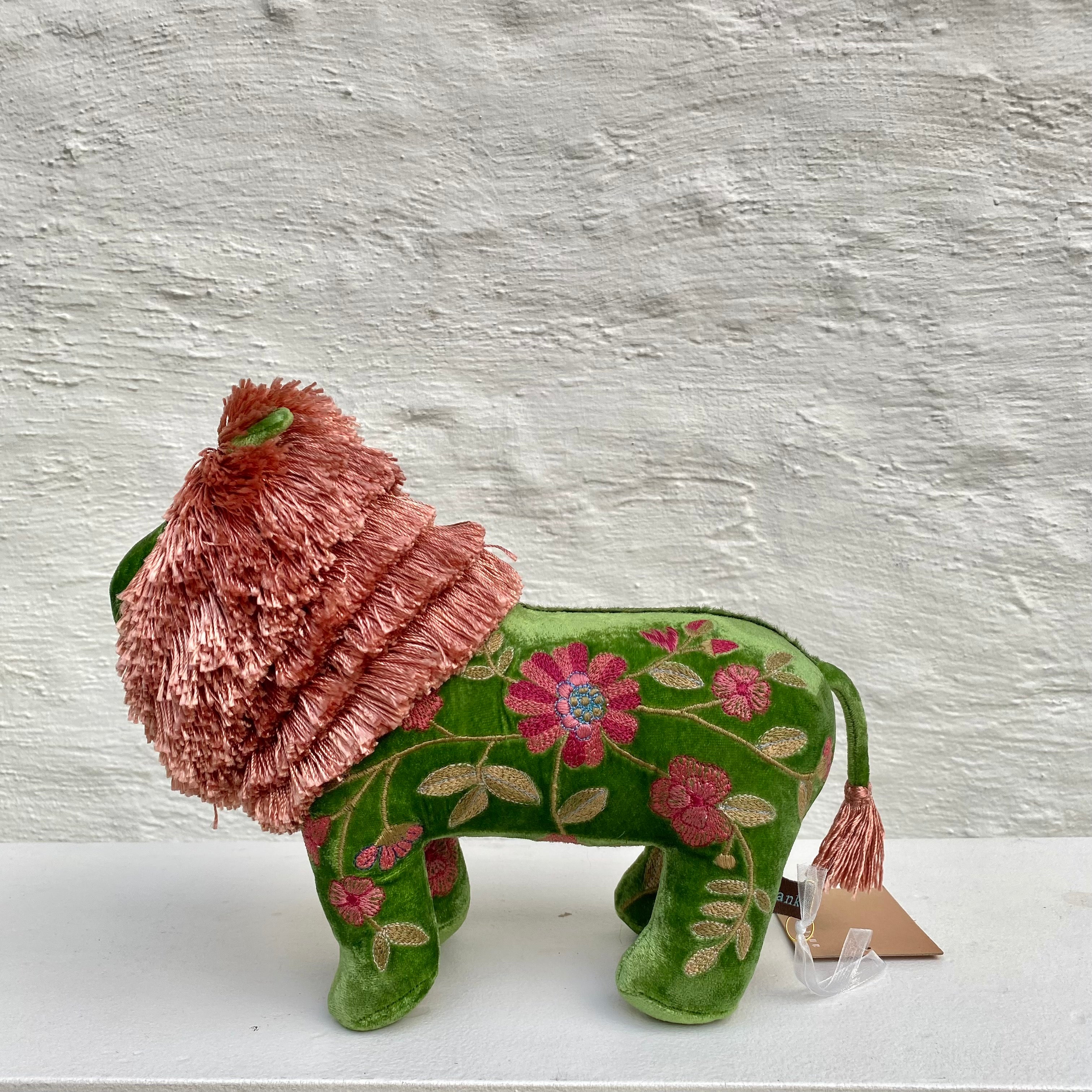 Anke Drechsel lion brodé à la main - Megan Emerald