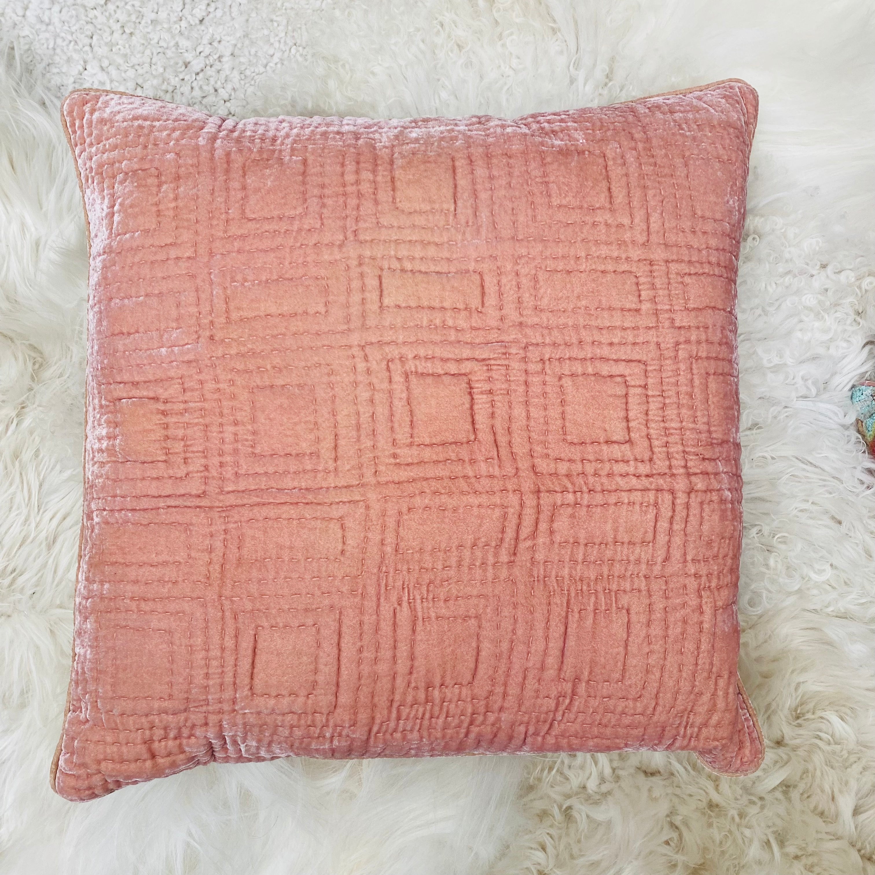 Anke Drechsel kussen - Labyrinth Rose Quartz