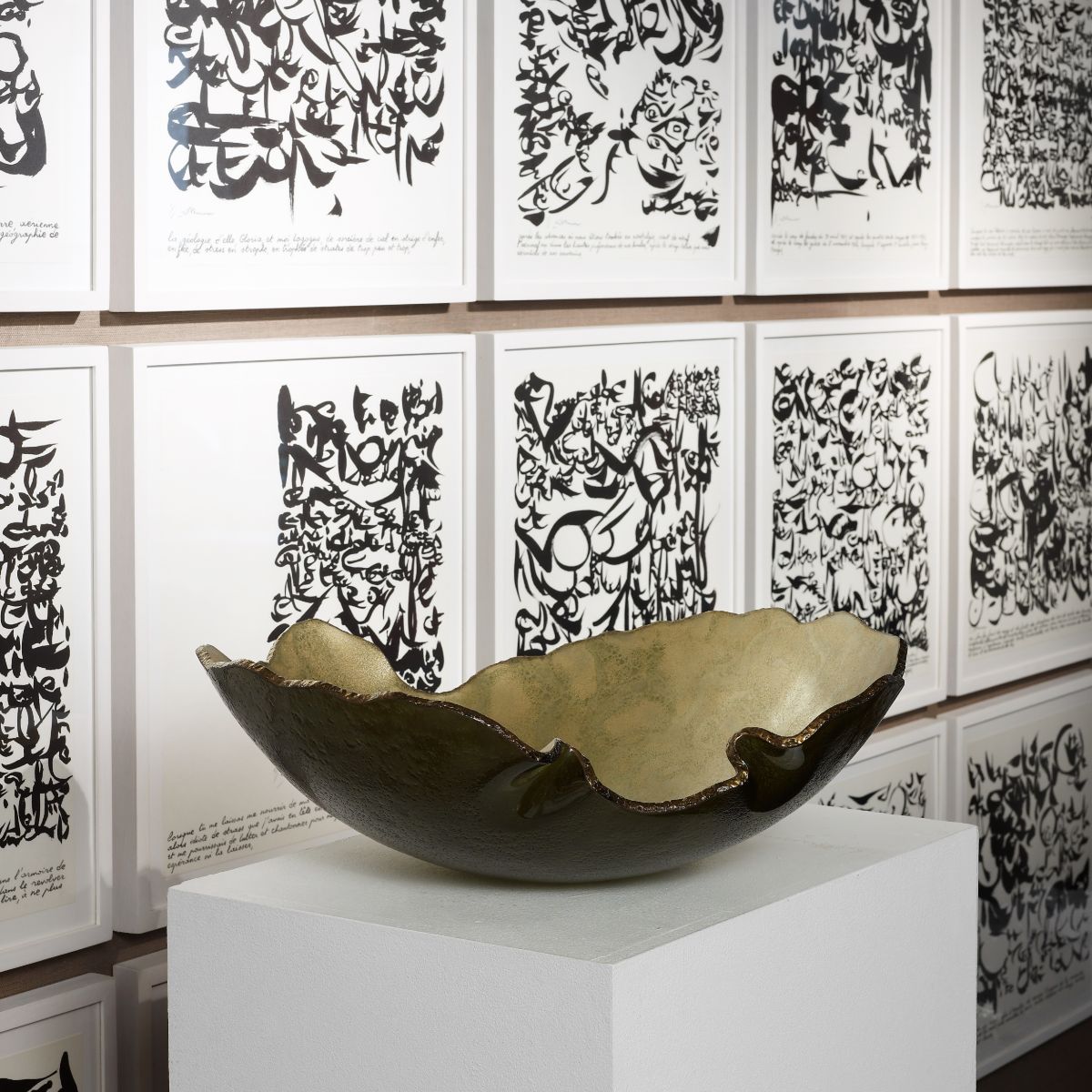Regina Medeiros coupelle en verre Mapa ouro, finition givrée, dessus en bronze