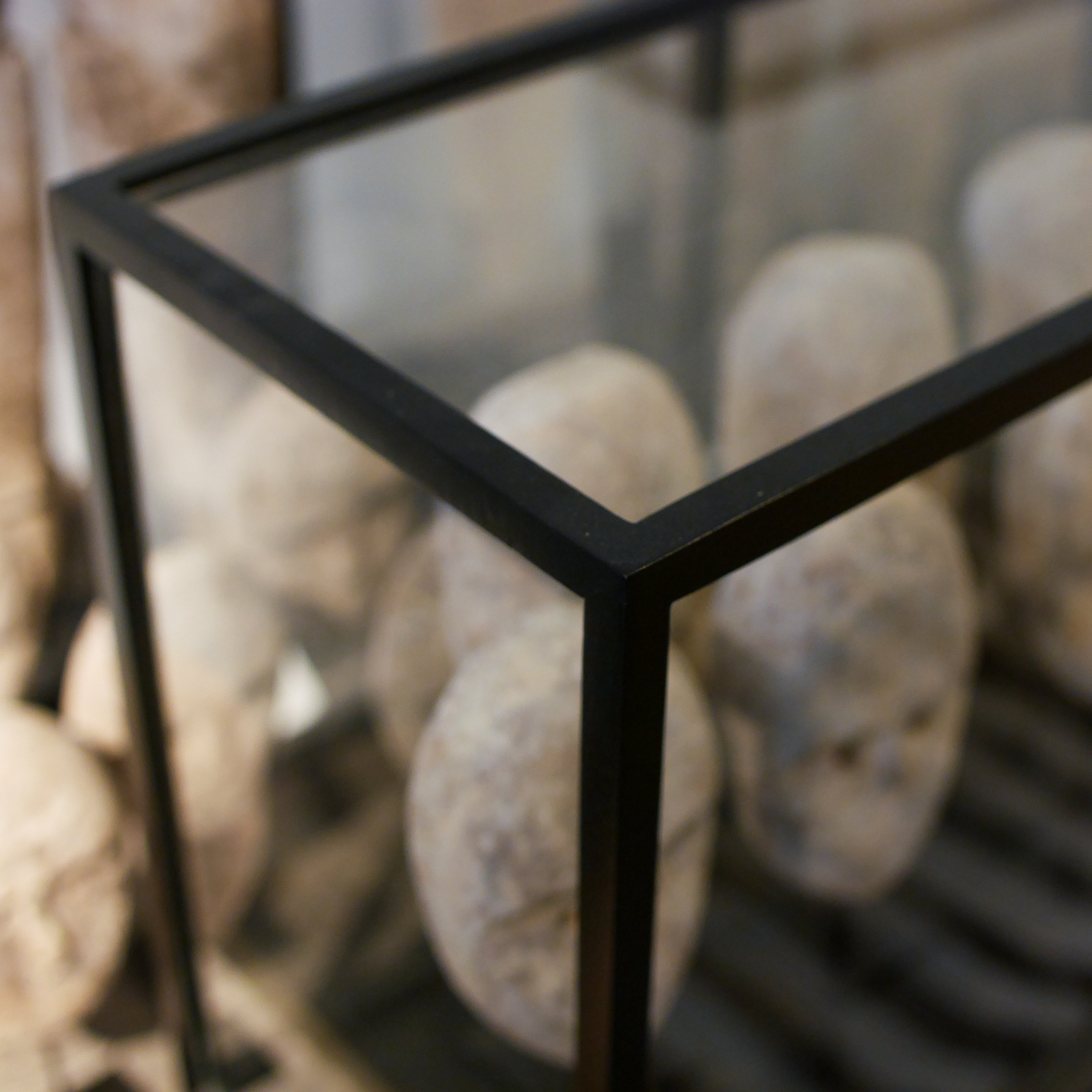 Magazijn Breit  Vitrine kastje