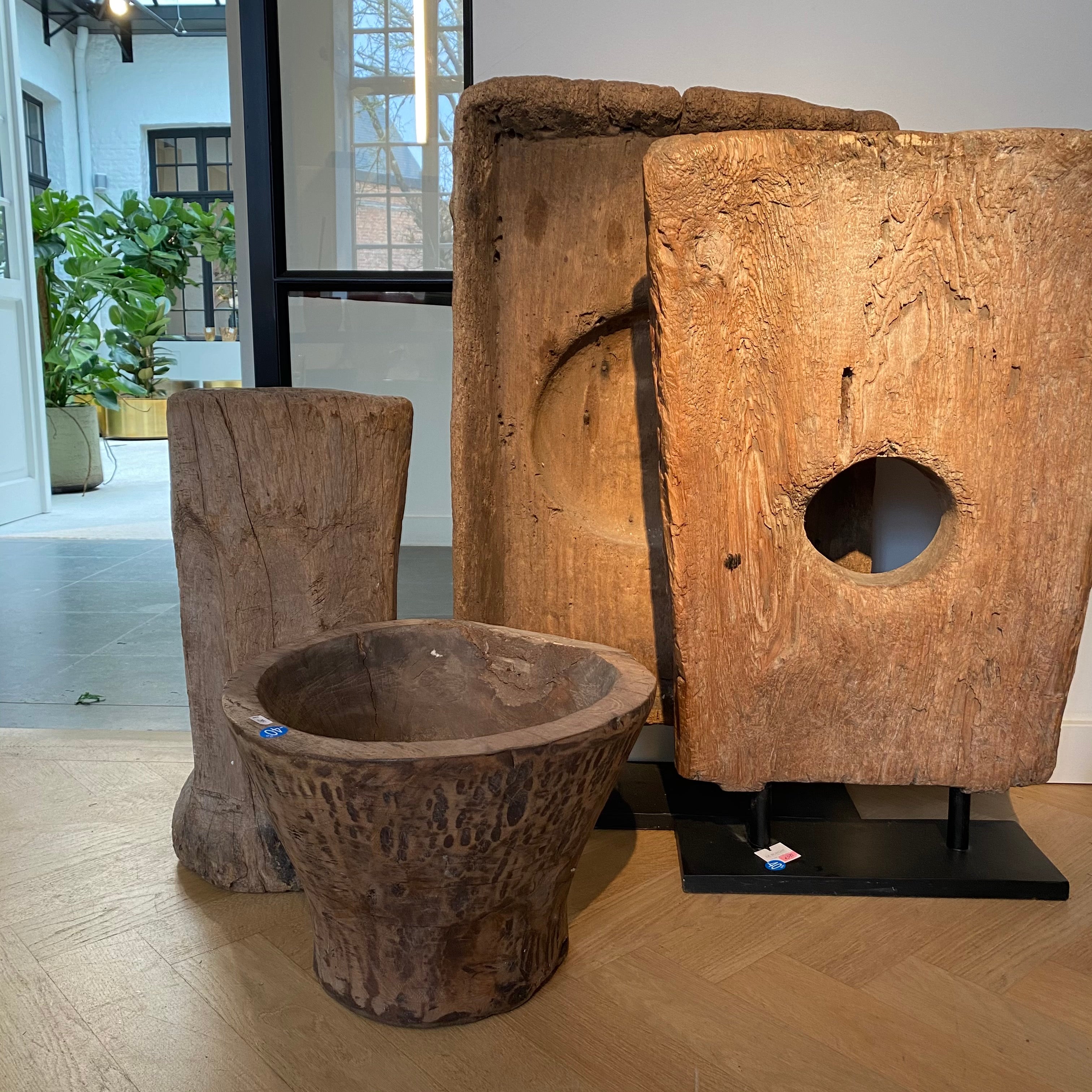 Houten ornament op voet